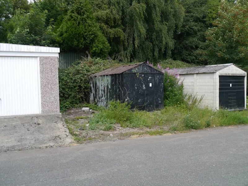 Garaż blaszany, Praga-Południe