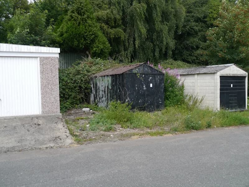 Garaż blaszany, Praga-Południe